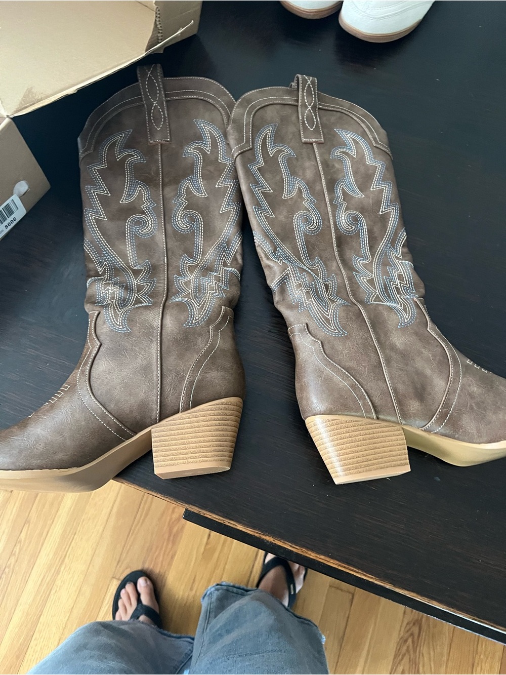 Brown Women's Western Cowboy Boots - Stylish Embroidered Mid Heel